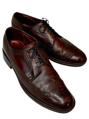 Vintage Men's Brown Leather Wing Tip Shoes Made In USA Circa 1970s Size 11